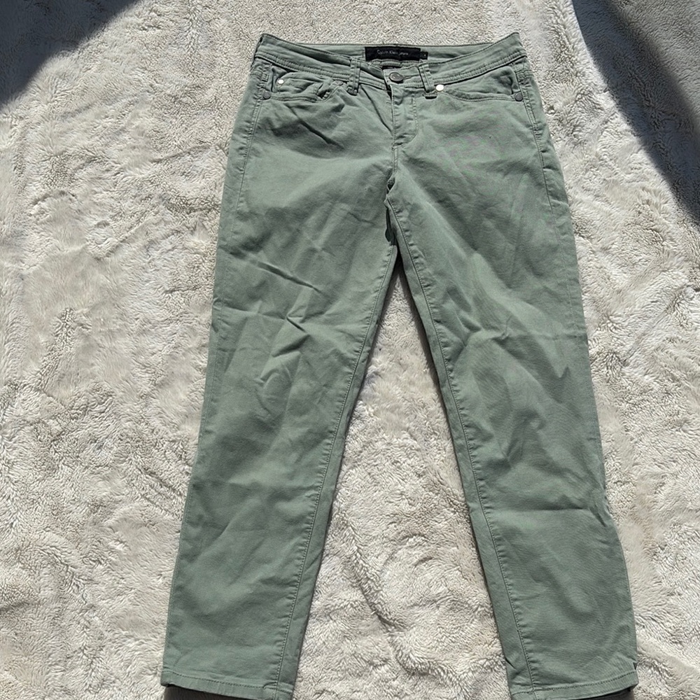 Calvin Klein Light Sage Cropped Capris - Picture 3 of 9